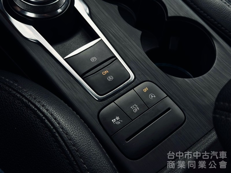 一手車！免鑰匙 雙區恆溫 撥片 6安 CarPlay 後座出風口 前後紀錄！原鈑件！可全貸！台中在地30年老店！