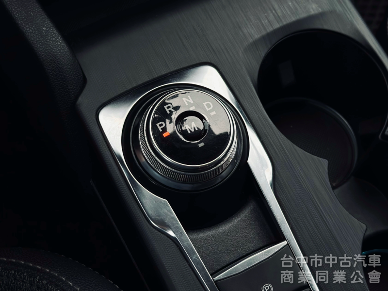 一手車！免鑰匙 雙區恆溫 撥片 6安 CarPlay 後座出風口 前後紀錄！原鈑件！可全貸！台中在地30年老店！