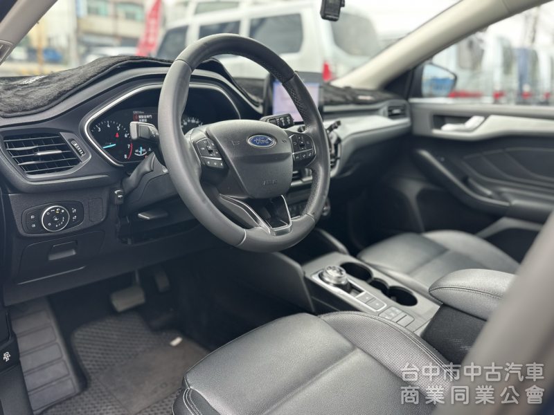 一手車！免鑰匙 雙區恆溫 撥片 6安 CarPlay 後座出風口 前後紀錄！原鈑件！可全貸！台中在地30年老店！