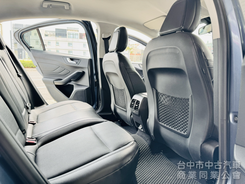 一手車！免鑰匙 雙區恆溫 撥片 6安 CarPlay 後座出風口 前後紀錄！原鈑件！可全貸！台中在地30年老店！