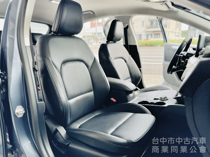 一手車！免鑰匙 雙區恆溫 撥片 6安 CarPlay 後座出風口 前後紀錄！原鈑件！可全貸！台中在地30年老店！