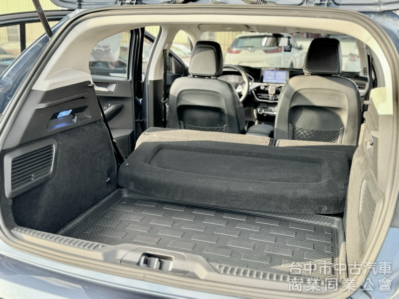 一手車！免鑰匙 雙區恆溫 撥片 6安 CarPlay 後座出風口 前後紀錄！原鈑件！可全貸！台中在地30年老店！