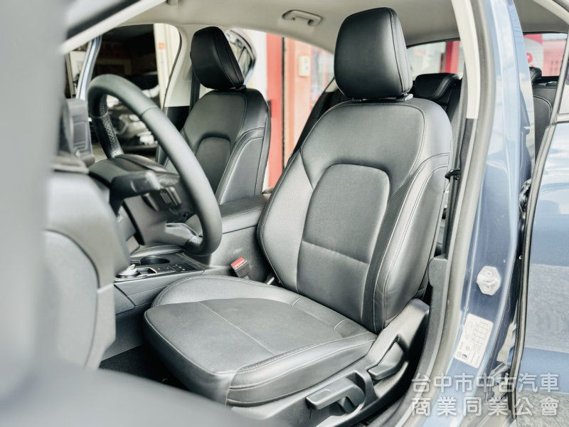 一手車！免鑰匙 雙區恆溫 撥片 6安 CarPlay 後座出風口 前後紀錄！原鈑件！可全貸！台中在地30年老店！