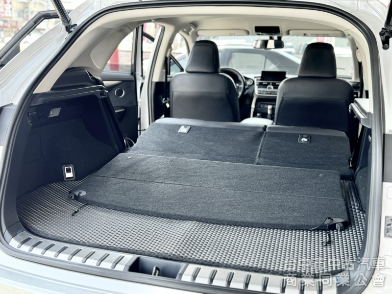 一手車！原廠保養！渦輪引擎！雙電動通風椅！I-KEY！數位電視！電尾門！藍芽！原鈑件！可全貸！台中在地深耕30年老店！