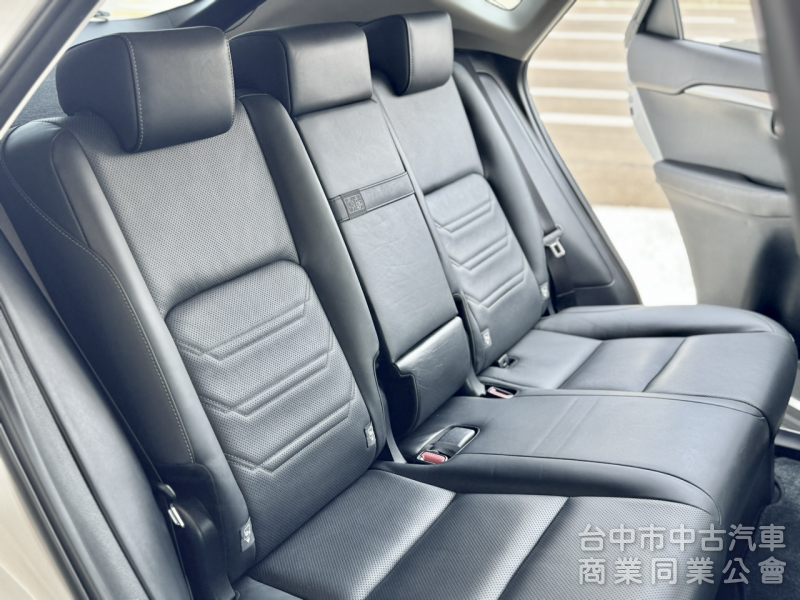 一手車！原廠保養！渦輪引擎！雙電動通風椅！I-KEY！數位電視！電尾門！藍芽！原鈑件！可全貸！台中在地深耕30年老店！