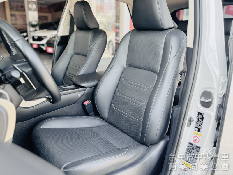 一手車！原廠保養！渦輪引擎！雙電動通風椅！I-KEY！數位電視！電尾門！藍芽！原鈑件！可全貸！台中在地深耕30年老店！