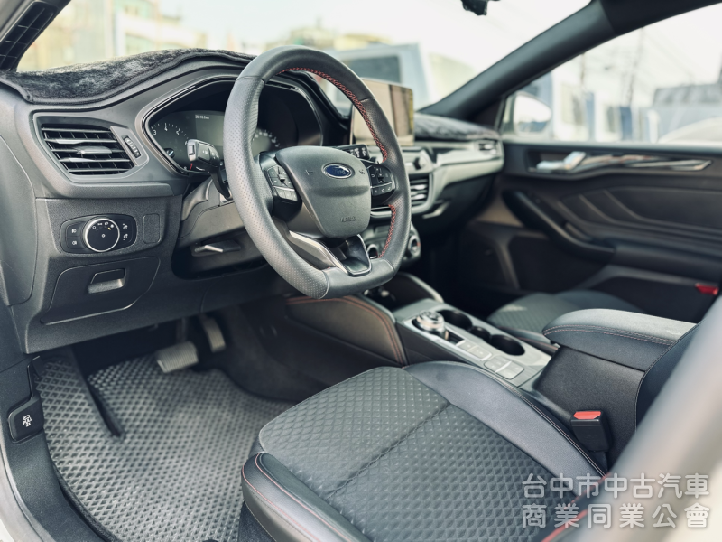 一手車！Lommel X賽道版！僅跑2萬！電動椅 ACC跟車 盲點 抬頭顯示 CarPlay 換檔撥片！原鈑件！可全貸！