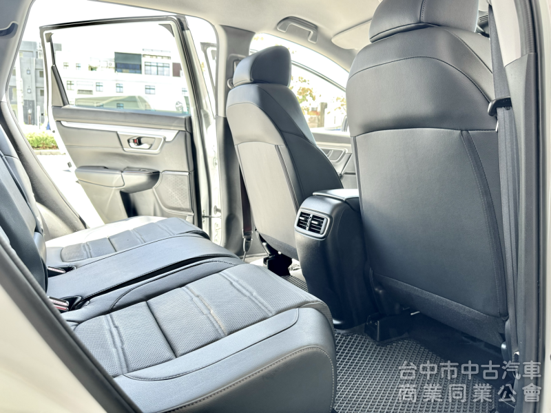 5.5代小改款！ACC跟車 無線CarPlay 車道維持！原鈑件！可全貸！兩年5萬公里保固！台中在地30年老店！