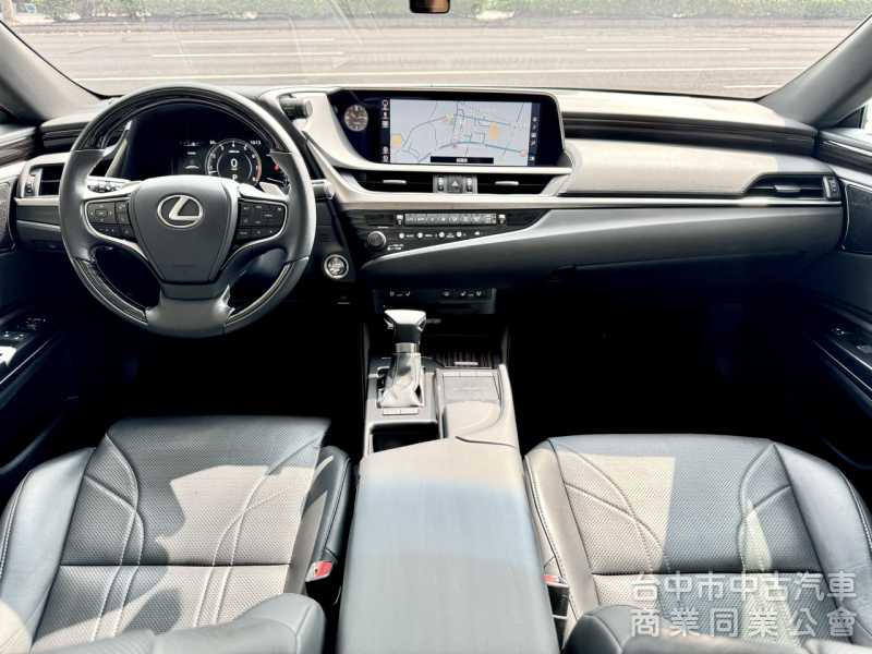 旗艦版！僅跑7萬！ACC跟車 全景天窗 ML音響 雙前通風椅 盲點 抬頭顯示 電動尾門  無線充電 後座遮陽簾！原鈑件！