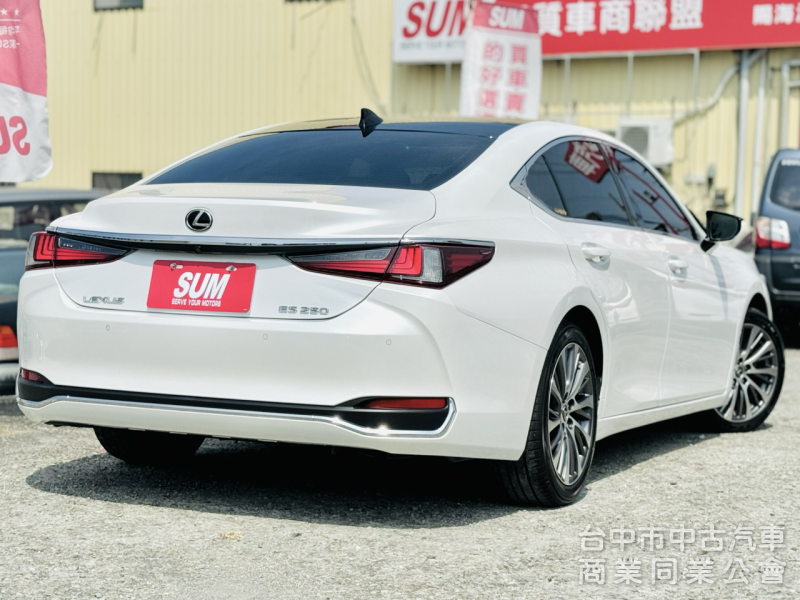 旗艦版！僅跑7萬！ACC跟車 全景天窗 ML音響 雙前通風椅 盲點 抬頭顯示 電動尾門  無線充電 後座遮陽簾！原鈑件！