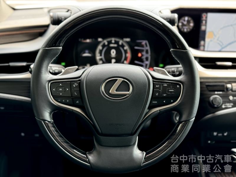 旗艦版！僅跑7萬！ACC跟車 全景天窗 ML音響 雙前通風椅 盲點 抬頭顯示 電動尾門  無線充電 後座遮陽簾！原鈑件！