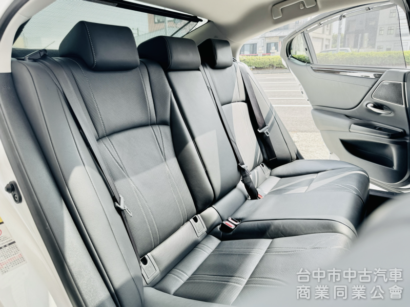 旗艦版！僅跑7萬！ACC跟車 全景天窗 ML音響 雙前通風椅 盲點 抬頭顯示 電動尾門  無線充電 後座遮陽簾！原鈑件！