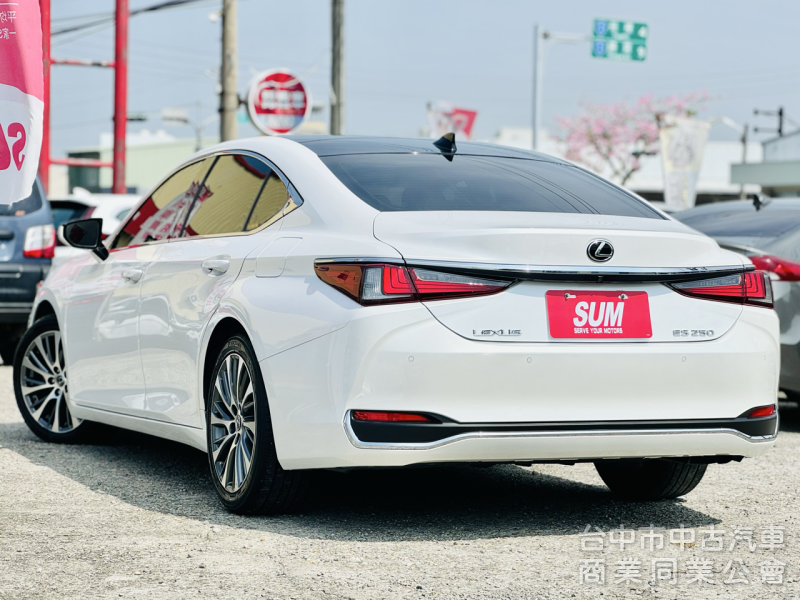 旗艦版！僅跑7萬！ACC跟車 全景天窗 ML音響 雙前通風椅 盲點 抬頭顯示 電動尾門  無線充電 後座遮陽簾！原鈑件！