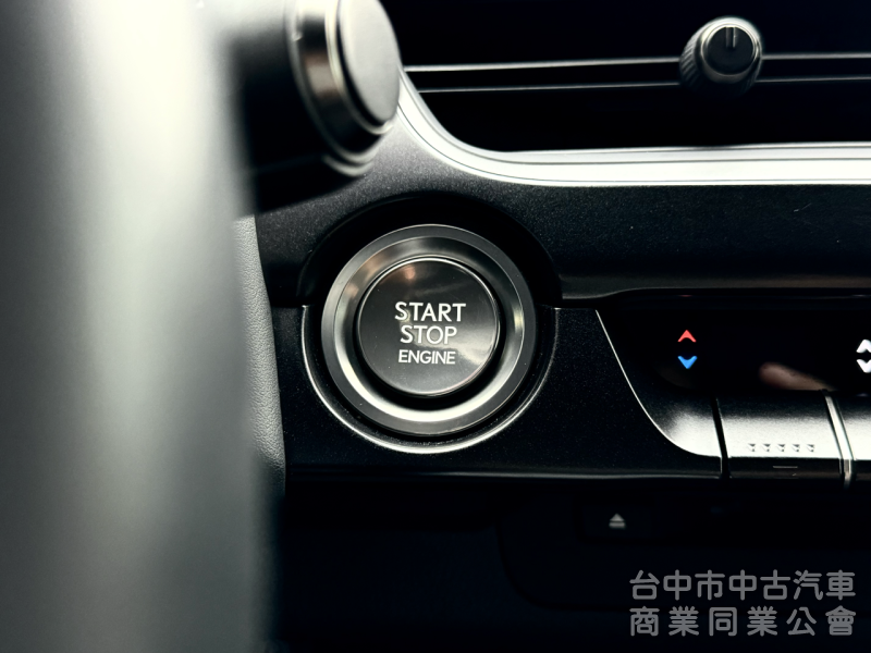 20年領牌！小改款！全速域ACC！一手車！原廠保養！盲點 CarPlay 雙前座電熱椅！原鈑件！可全貸！台中在地30年！