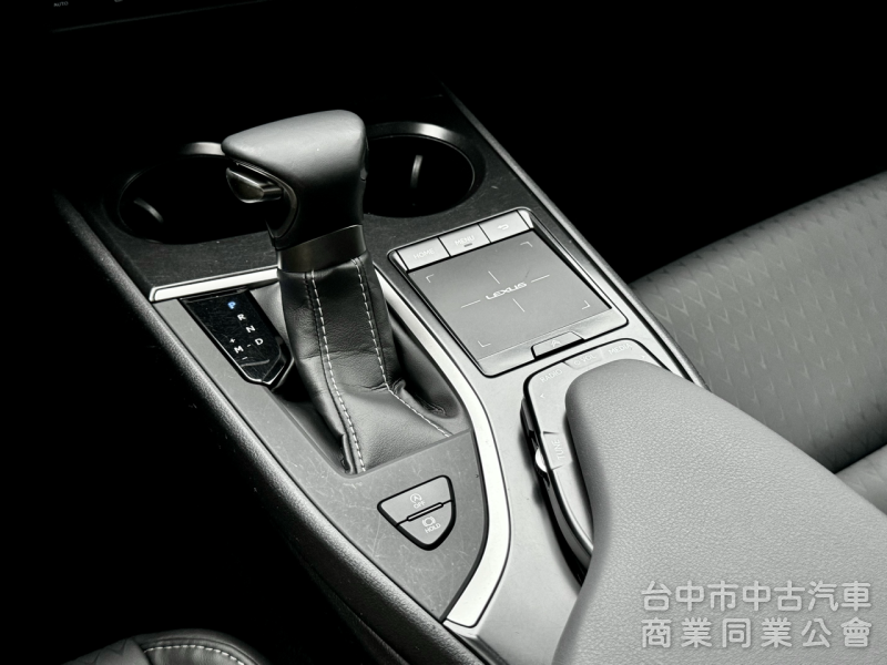 20年領牌！小改款！全速域ACC！一手車！原廠保養！盲點 CarPlay 雙前座電熱椅！原鈑件！可全貸！台中在地30年！