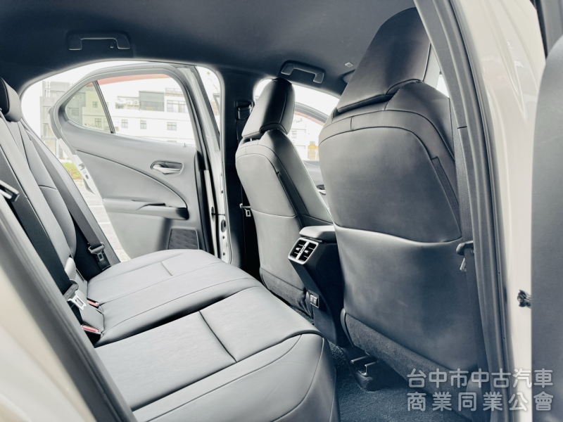 20年領牌！小改款！全速域ACC！一手車！原廠保養！盲點 CarPlay 雙前座電熱椅！原鈑件！可全貸！台中在地30年！