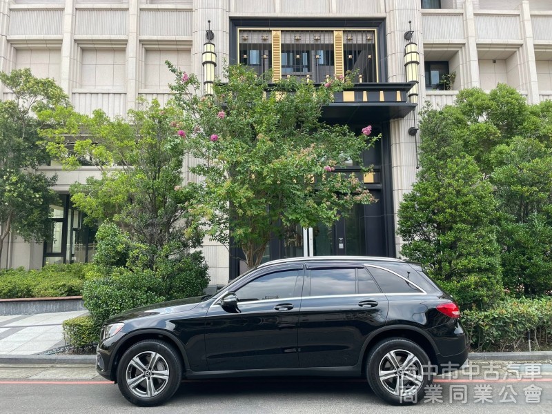 汎亞汽車 2017 Mercedes-Benz GLC 300 豪華內裝 內外漂亮