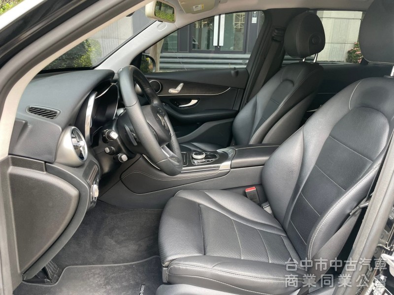汎亞汽車 2017 Mercedes-Benz GLC 300 豪華內裝 內外漂亮