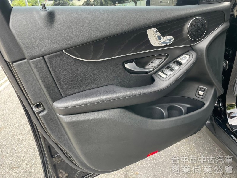 汎亞汽車 2017 Mercedes-Benz GLC 300 豪華內裝 內外漂亮
