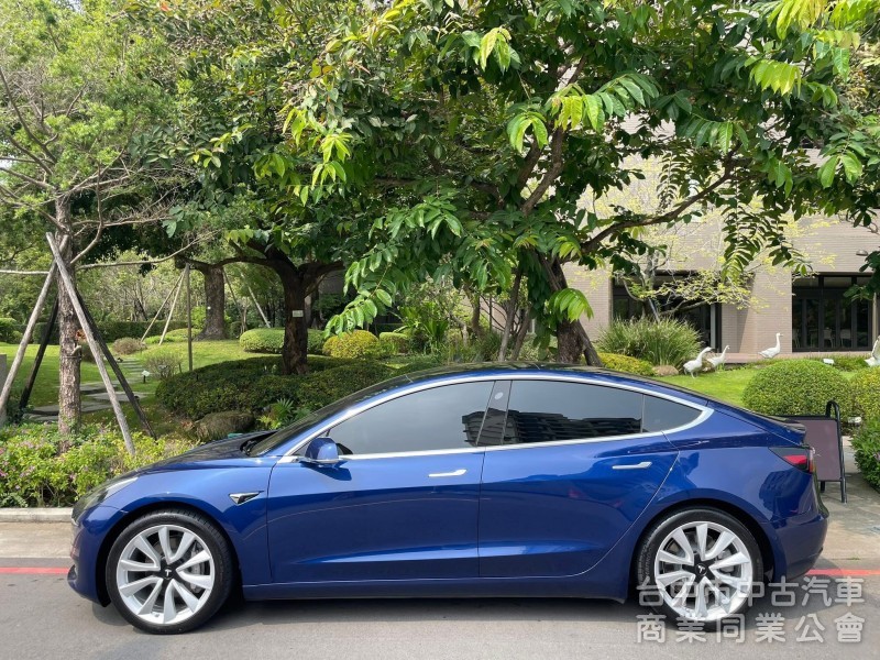 汎亞汽車 2020 Tesla Model 3 超低里程2.5萬公里 全車原鈑件，內外都漂亮 認證AA等級