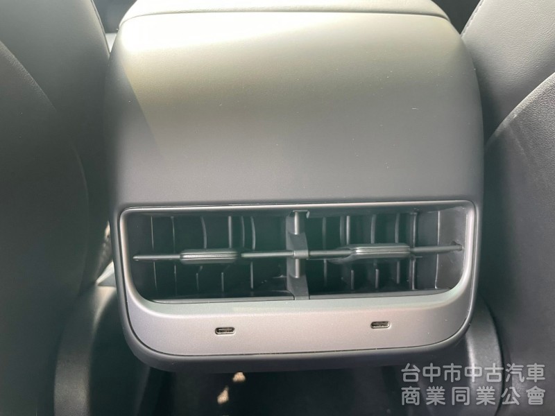 汎亞汽車 2020 Tesla Model 3 超低里程2.5萬公里 全車原鈑件，內外都漂亮 認證AA等級