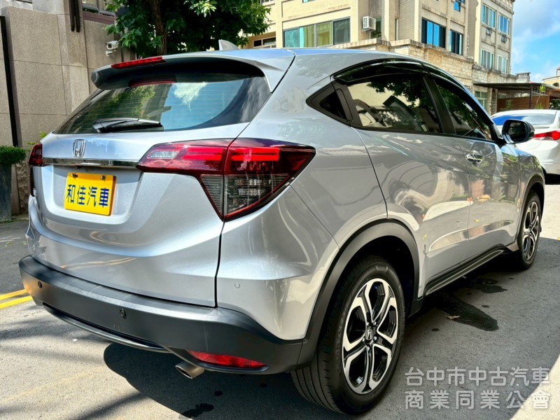 車況漂亮，旅遊小休旅車款