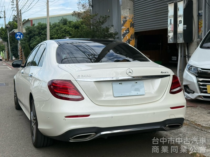 2017 E300 4MATIC 原版件 跑少、車況超優 全景 柏林 雙液晶 360環景 光束頭燈 抬顯