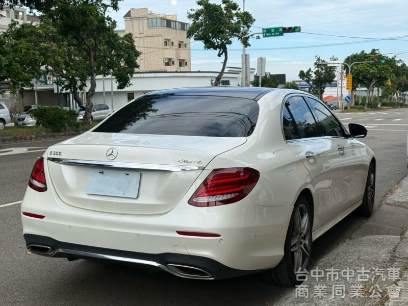 2017 E300 4MATIC 原版件 跑少、車況超優 全景 柏林 雙液晶 360環景 光束頭燈 抬顯