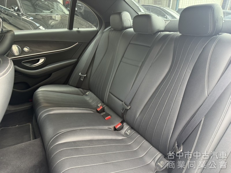 2017 E300 4MATIC 原版件 跑少、車況超優 全景 柏林 雙液晶 360環景 光束頭燈 抬顯