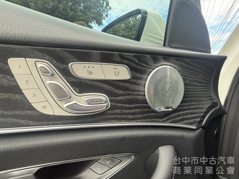 2017 E300 4MATIC 原版件 跑少、車況超優 全景 柏林 雙液晶 360環景 光束頭燈 抬顯
