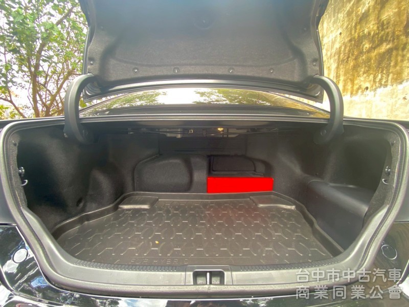 2017 原鈑件、尊爵版、大型房車、質感首選。