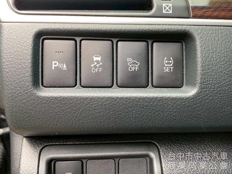 2017 原鈑件、尊爵版、大型房車、質感首選。