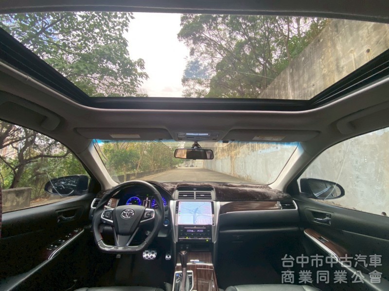 2017 原鈑件、尊爵版、大型房車、質感首選。