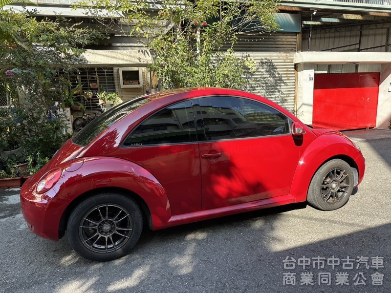 2006年出廠 福斯beetle 金龜車1.6  內外氣氛非常漂亮 開在路上更加吸睛  ✅可認證 ✅里程保證 ✅