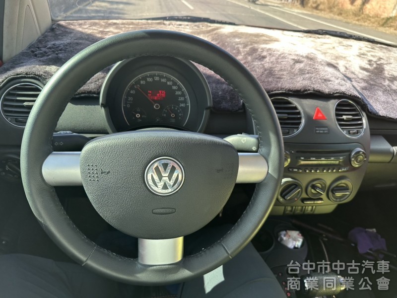 2006年出廠 福斯beetle 金龜車1.6  內外氣氛非常漂亮 開在路上更加吸睛  ✅可認證 ✅里程保證 ✅