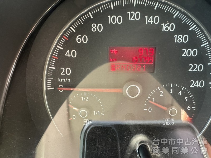 2006年出廠 福斯beetle 金龜車1.6  內外氣氛非常漂亮 開在路上更加吸睛  ✅可認證 ✅里程保證 ✅