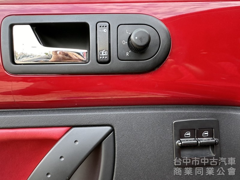 2006年出廠 福斯beetle 金龜車1.6  內外氣氛非常漂亮 開在路上更加吸睛  ✅可認證 ✅里程保證 ✅