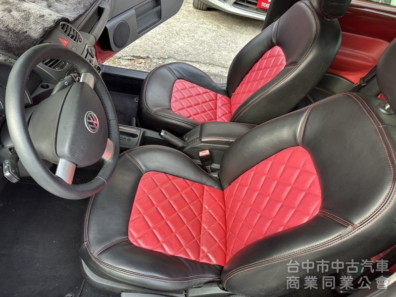 2006年出廠 福斯beetle 金龜車1.6  內外氣氛非常漂亮 開在路上更加吸睛  ✅可認證 ✅里程保證 ✅