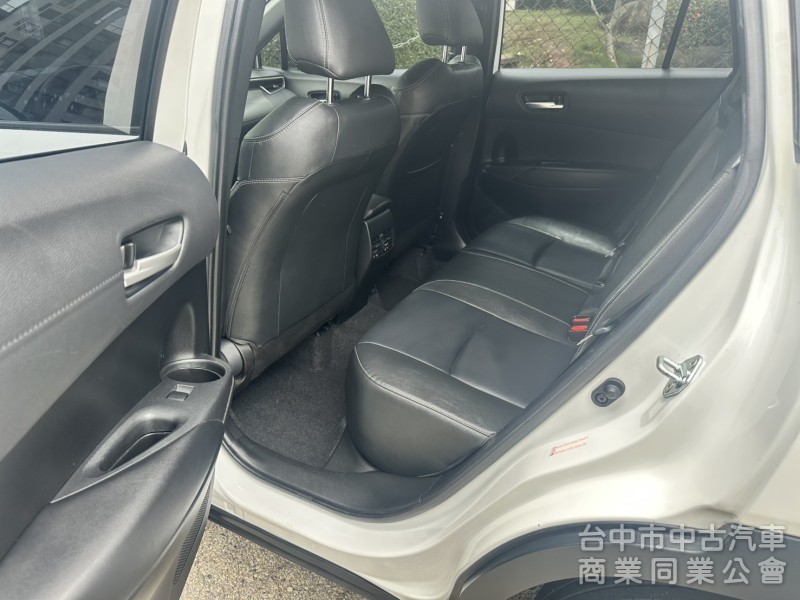   【2022 Toyota Corolla Cross 1.8 豪華版】  稀有釋出！超人氣神級休旅，空間大、省油又耐