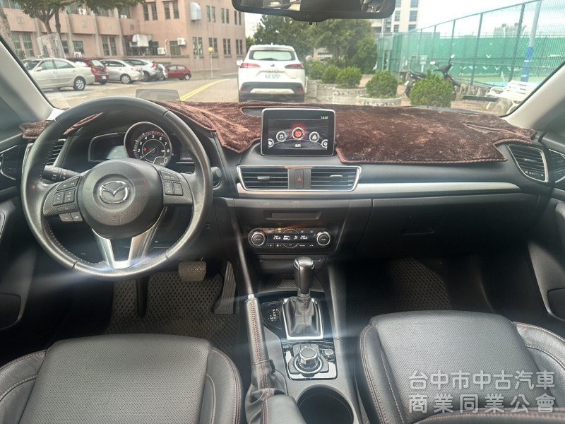 2016年Mazda 3 五門 2.0頂級型新車價格：88.9 重點配備：LED曰行燈 HID氙氣頭燈 LED尾燈 天窗