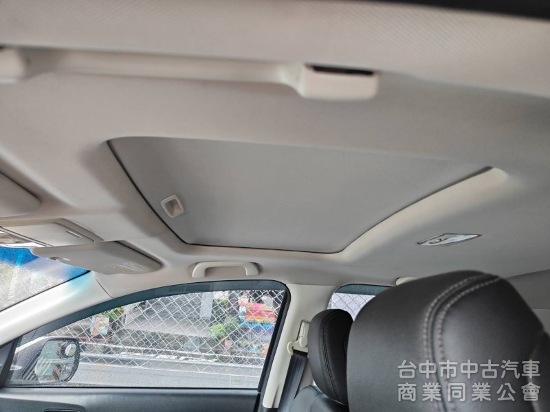認證車~CRV-2.4L,天窗,快撥,HID頭燈,定速,導航,日行燈