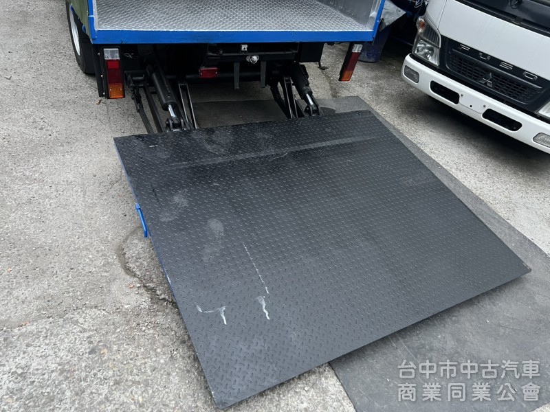 2019年12月出廠 加長14尺多堅達 電動升降帆布跟外雙缸大尾門 里程大約15萬多