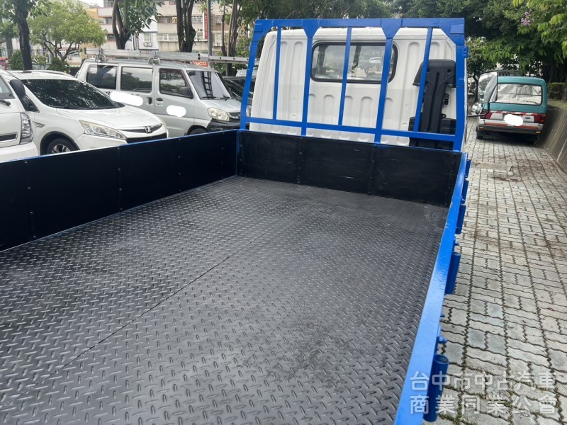 2006年3月出廠堅達 雙折尾門