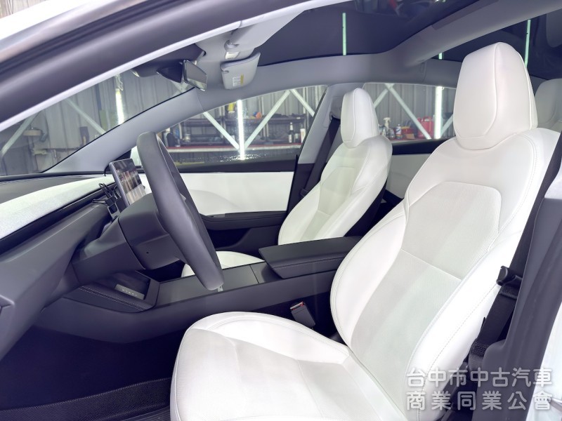 2025年 TESLA Model 3 SR 可全貸