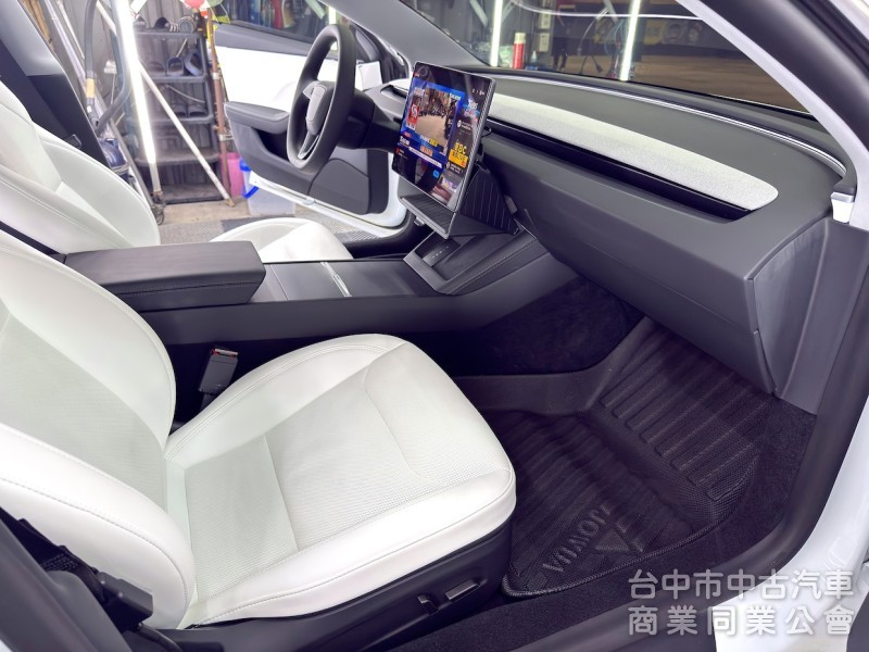 2025年 TESLA Model 3 SR 可全貸