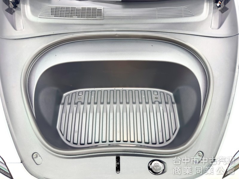 2025年 TESLA Model 3 SR 可全貸