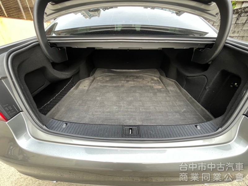 2014 BENZ E200 2.0