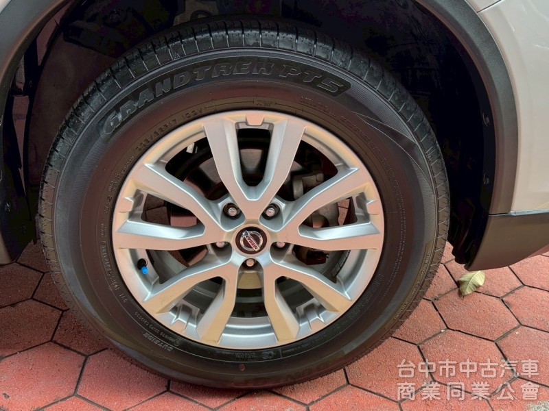 2018 X-Trail 2.0 玩美影音 跑六萬 原鈑