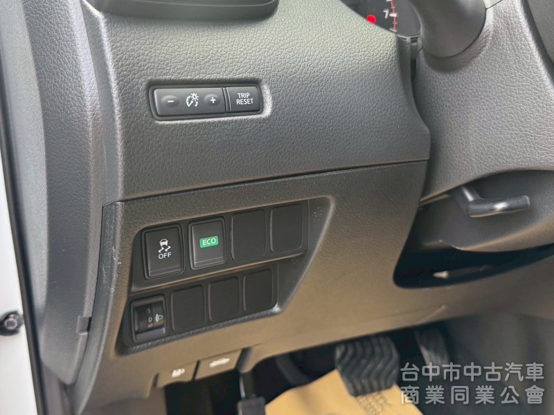 2018 X-Trail 2.0 玩美影音 跑六萬 原鈑