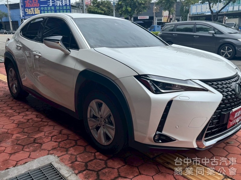 2019 UX200